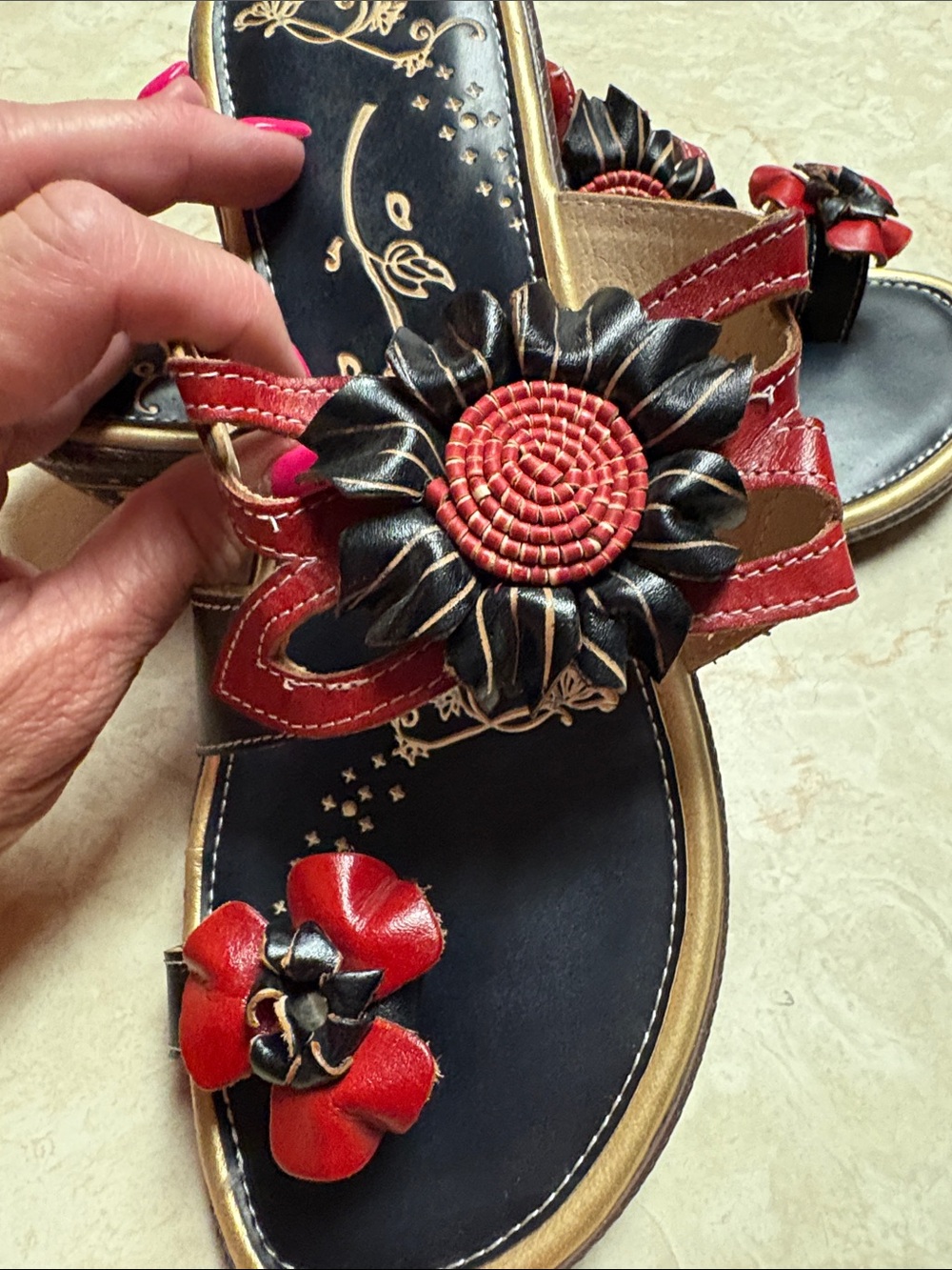 Source Unknown Black and Red Floral Slide Sandals - Picture 5 of 6